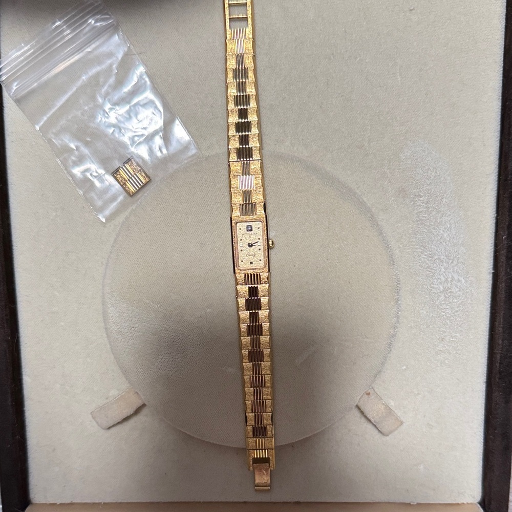 Elegant Gold Women's Watch